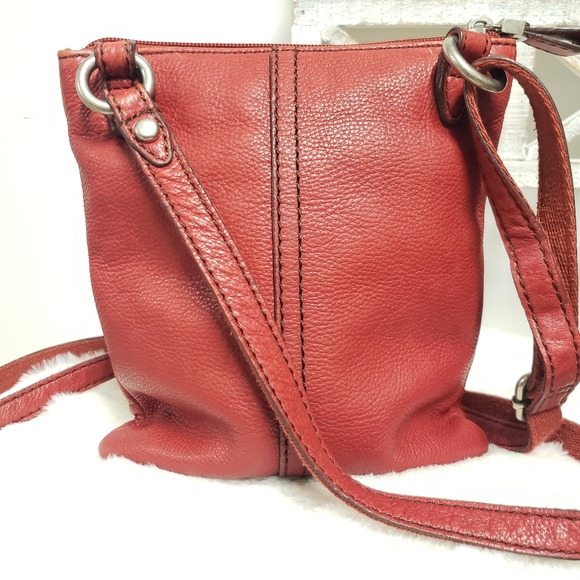 EUC Fossil Maddox Mini Red Pebbled Leather Crossbody - Picture 5 of 16